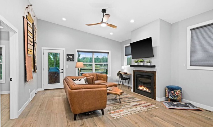 Riverside House | RiverWest Northwoods-Base Spirit Mtn.- Brand New- Dogs-Sauna-20% off Bike Rentals
