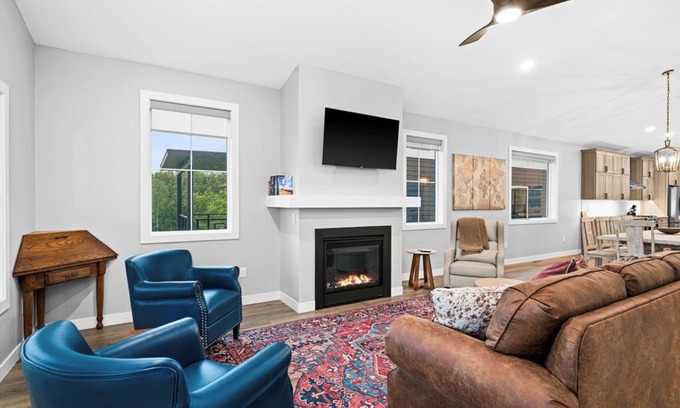 Duluth House | RiverWest "Stones Throw" Chalet - Brand New - Sauna