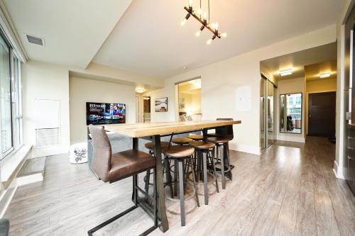 Toronto Entertainment District Apartment | Rivetstays - The Atmos I