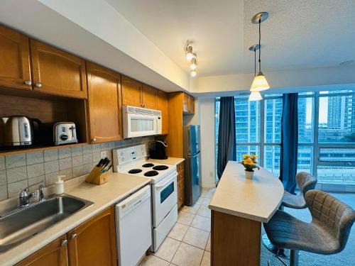 Downtown Toronto Apartment | RivetStays - The Yonge