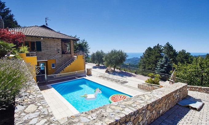 Magliolo Villa | Rivierarent Villa Pina