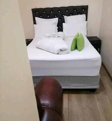 Mahikeng Apartment | Rizhatchguest
