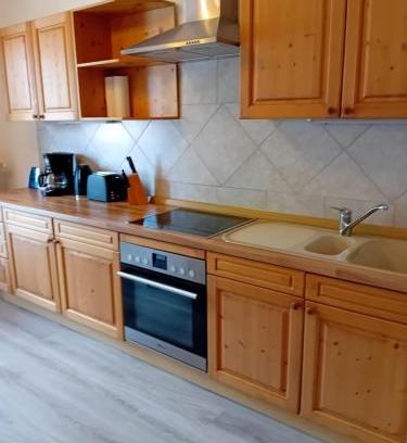 Waldkappel Apartment | RJS Lambach GbR, Ferienwohnung am Dorfplatz
