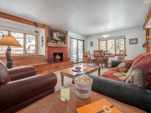 Moose Wilson Road Apartment | RMR: Chokeberry 3814 Condo in The Aspens