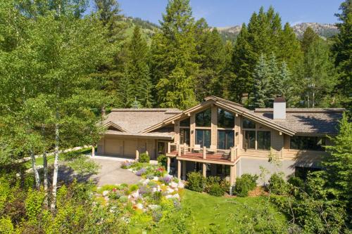 Teton Village House | RMR: Wildflower House in Teton Village