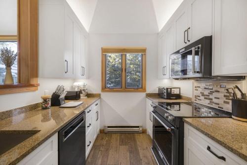 Moose Wilson Road Apartment | RMR: Yarrow 2322 Condo in The AspensWilsonWY