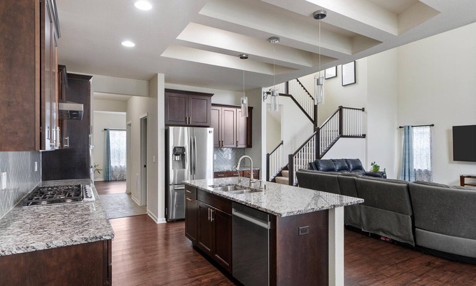 Brookfield House | RNC RENTAL- Spacious 5-bedroom house in Menomonee Falls