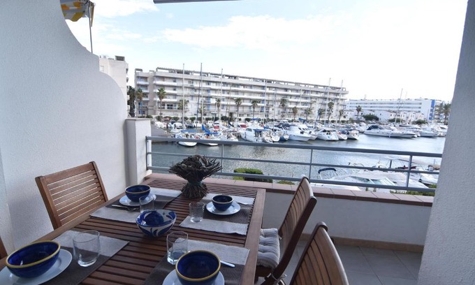Santa Margarida Apartment | RNET - 1-6 Puerto Madeira Canal View