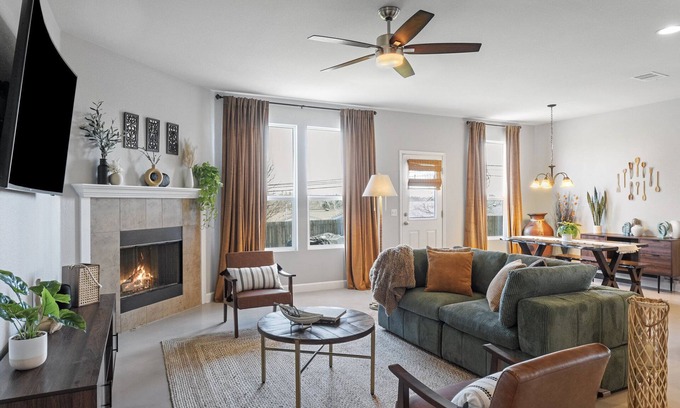 Imperial Valley House | Roadmap Lodging: 3/2 East ATX, Private, Pet Friendly, Fenced Backyard