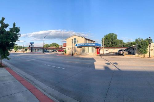 Sheridan Hotel | Roadside Motel