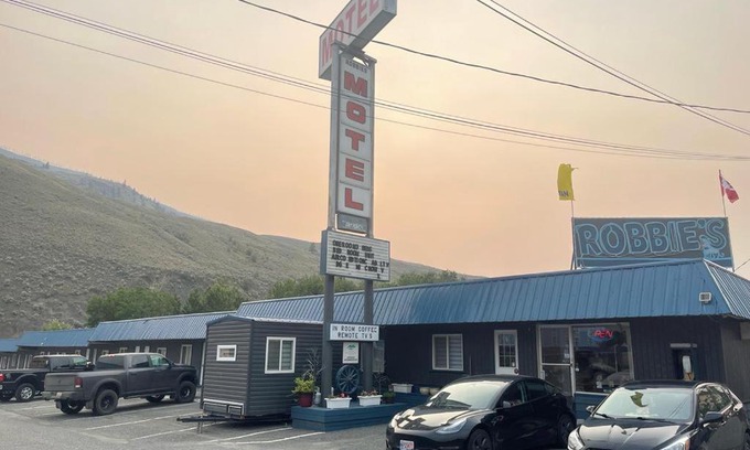Cache Creek Hotel | Robbie's Motel
