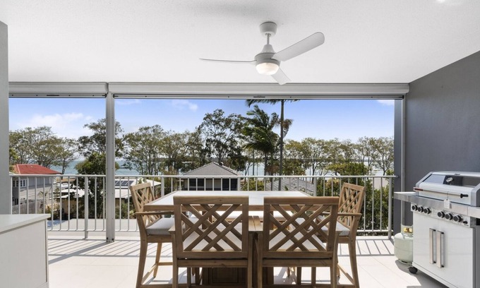 Bongaree Apartment | Robbie & Sue's Home Away From Home