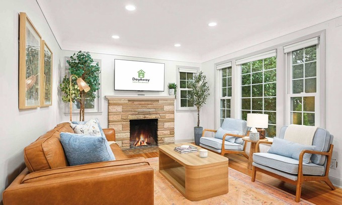 Southwest Minneapolis House | Robbin's Nest | Linden Hills | Walk to Creek Trail