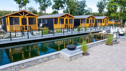 North Sebago Villa | ROBIN LIMIT 3 cabin