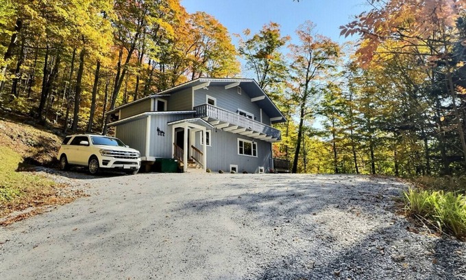 Killington Apartment | Robin's Nest- Pool, Gym, Fireplace, Near the AT