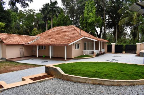 Suntikoppa House | Rochas Valley Homestay