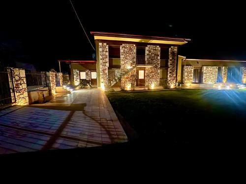 Drama Apartment | Rock House Villa