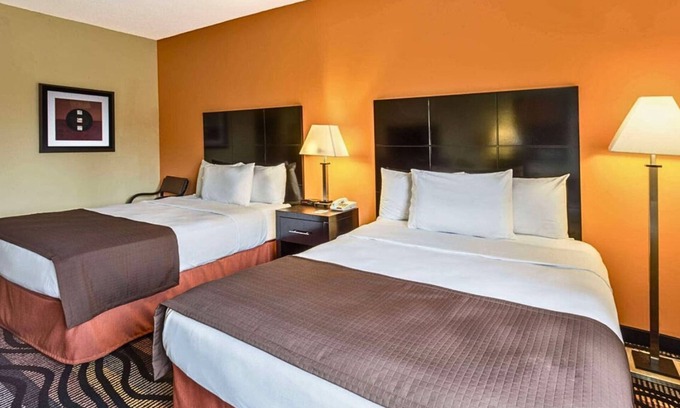 Streator Hotel | Rock Island Inn & Suites Streator IL