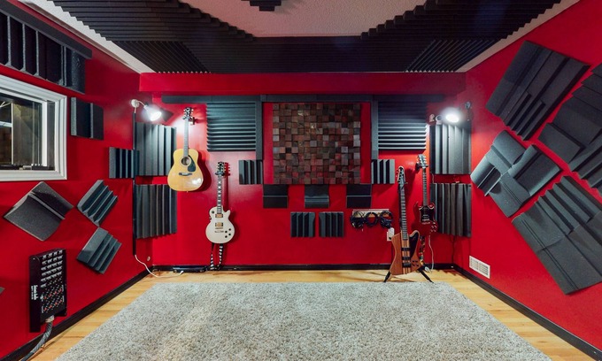 London House | Rock n’ Roll BnB w/Music Studio