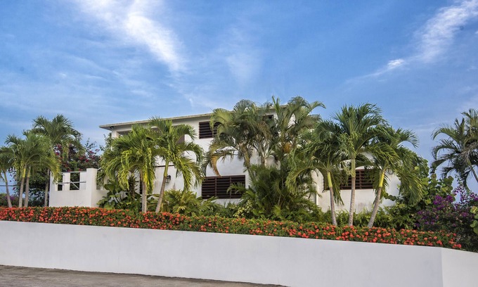 Esperanza House | Rock/Pool Houses. 2 houses with view of ocean and 5 minute drive to beach!