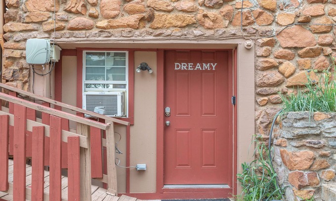 Medicine Park Cabin | Rock & Roll Room- Perfect for a Couple ready to paint the town in Medicine Park
