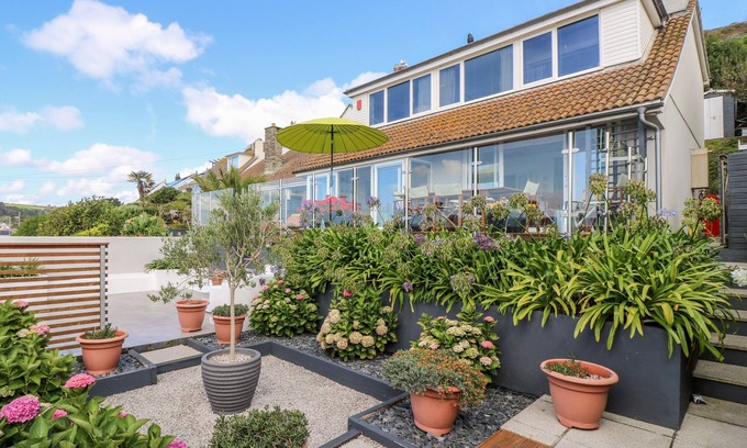 Seaton Cottage | ROCK ROSE, pet friendly, luxury holiday cottage in Downderry