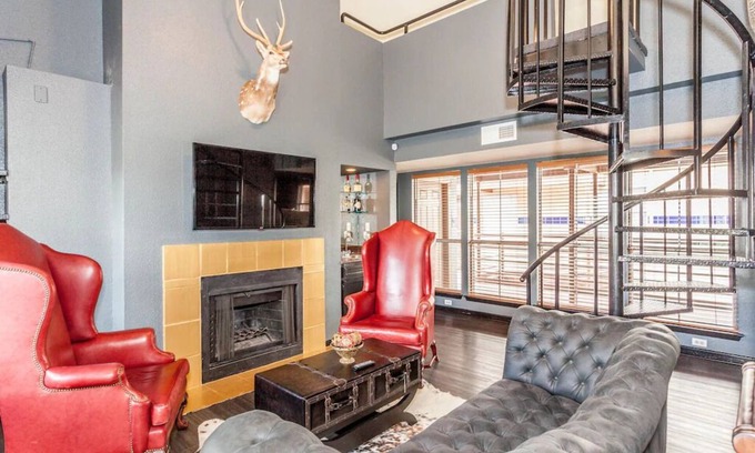 Waller Creek District Condo | Rock Royalty 4 bedroom Suite