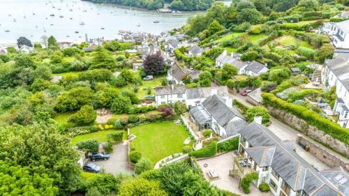 Dittisham House | Rocket House - Large family home perched above the river