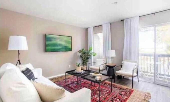 Germantown Condo | Rockin on the River!