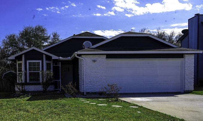 Greenslopes At Lake Creek House | Rockin' Round Rock: 15 Mins to Austin, 2 Mins to DT RR