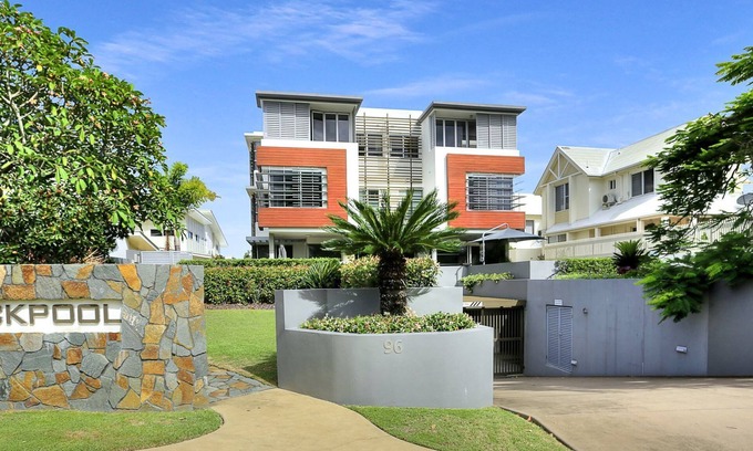 Bargara Apartment | “Rockpool No 4” – Beachfront unit