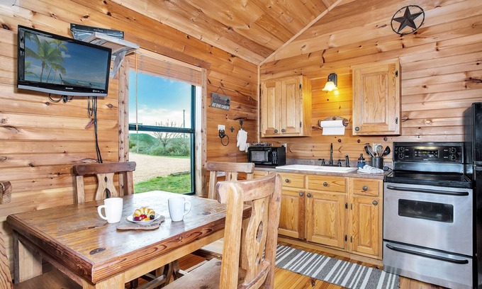 Fredericksburg Cabin | Rockview Cabin 2 | Spectacular Views of Enchanted Rock!