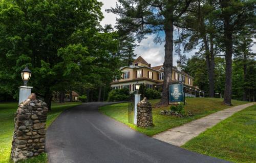 Lake Luzerne-Hadley Hotel | Rockwell Falls Inn and Wine Bar