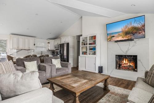 Benton Harbor House | Rocky Gap Getaway