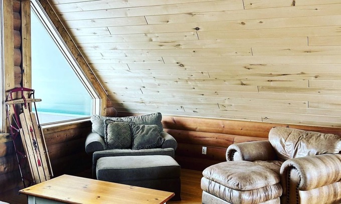 Kremmling House | Rocky Mountain Retreat w/Hot Tub in Old Park/Gore Pass