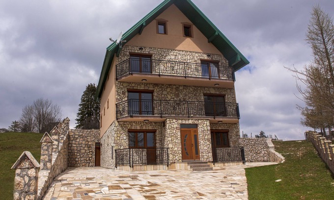 Zabljak Apartment | Rocky Mountain Triple Room