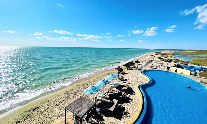 Laguna Shores Apartment | Rocky Point - Ocean Front - King - Suites - Sleeps12 - Gated - POOLS WI-FI