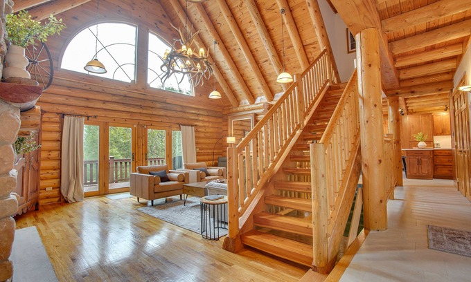 Wapwallopen Cabin | Rocky Top Cabin | Mtn Views w/ HOT TUB + Pool!