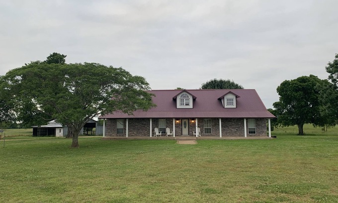 Durant House | Rodeo Ranch 55 acres, 3 BDR, Pool, Parking, located close to Casino