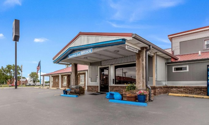 Cadiz Hotel | Rodeway Inn Cadiz