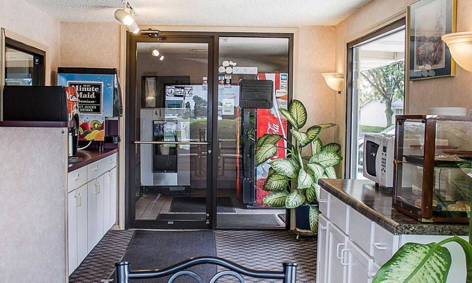 Findlay Hotel | Rodeway Inn Findlay