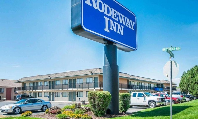 Evans Hotel | Rodeway Inn Greeley
