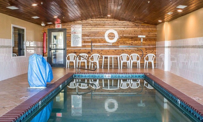 West Okoboji Hotel | Rodeway Inn Milford