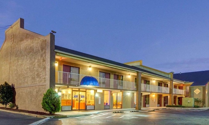 Norcross Hotel | Rodeway Inn Norcross