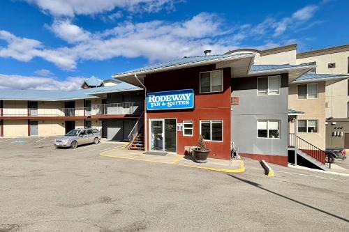 Kamloops Hotel | Rodeway Inn & Suites