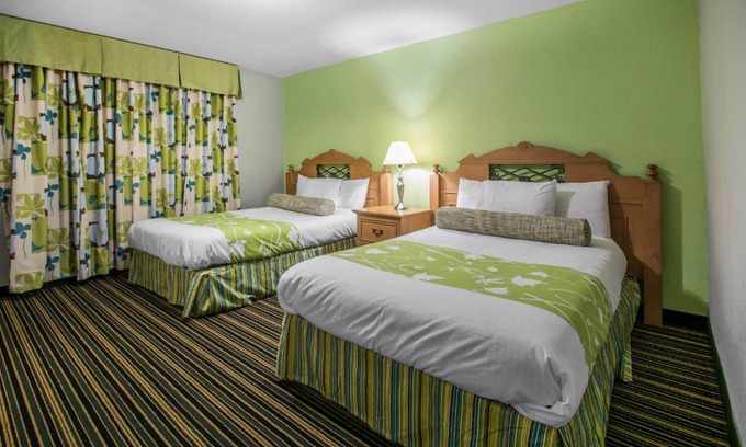Cypress Gardens Hotel | Rodeway Inn & Suites Winter Haven Chain of Lakes