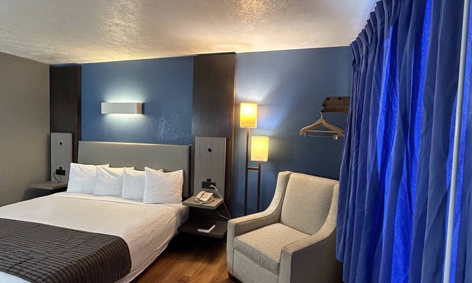Emporia Hotel | Rodeway Inn