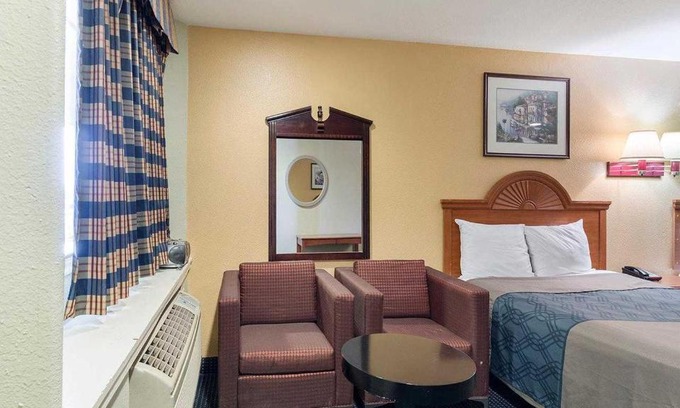 South Houston Hotel | Rodeway Inn