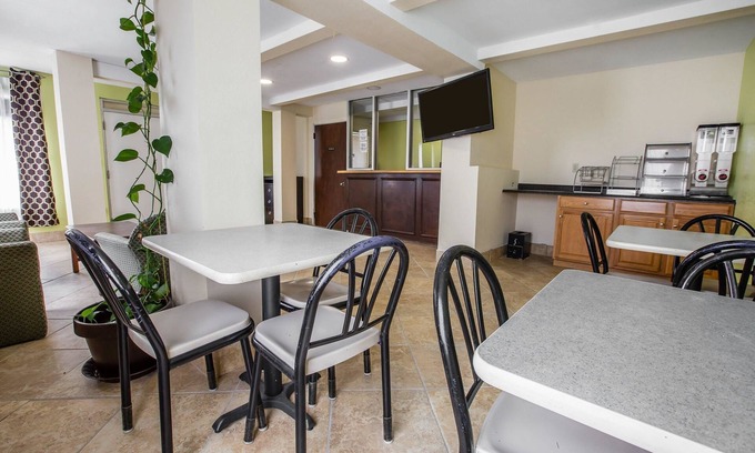 Laurens Hotel | Rodeway Inn