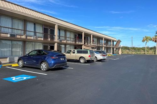 Bushnell Hotel | Rodeway Inn